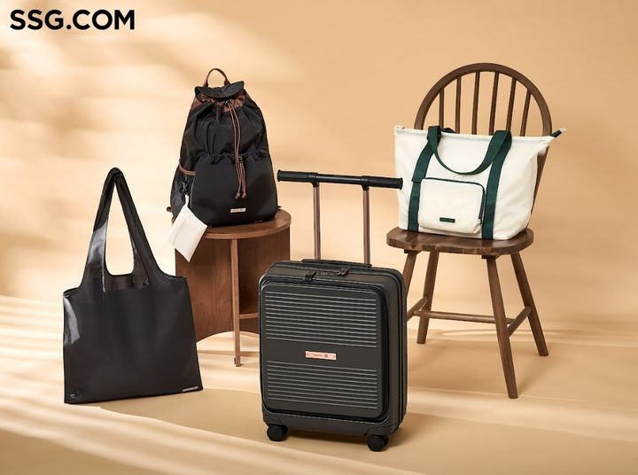 [서울=뉴시스] SSG닷컴은 자체 라이브커머스 채널 쓱라이브(SSG.LIVE)를 통해 스타벅스와 트립웨어 브랜드 로우로우(RAWROW)의 협업 상품을 선보인다고 9일 밝혔다.(사진=SSG닷컴 제공) *재판매 및 DB 금지