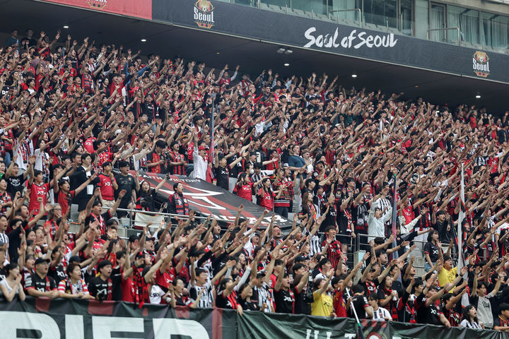 [서울=뉴시스] 프로축구 K리그1 FC서울 서포터즈. (사진=한국프로축구연맹 제공) *재판매 및 DB 금지