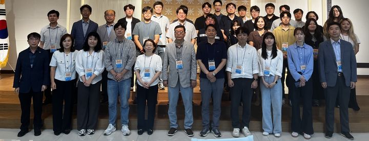 [대전=뉴시스]&nbsp; 우송정보대 고교단계 일학습병행 지원단 역량강화 워크숍 기념촬영. (사진=우송정보대 제공) 2025.09.09. photo@newsis.com *재판매 및 DB 금지