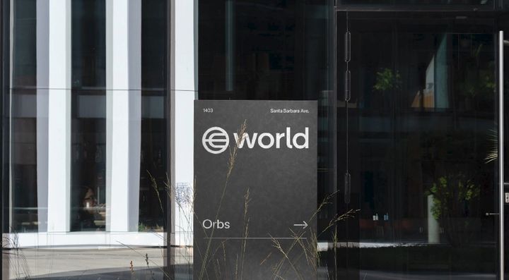 [뉴시스] 미국 골판지 포장업체 '에잇코 홀딩스'가 월드코인 투자 소식을 알리면서 주가가 장중 5632% 폭등세를 기록했다. (사진 = 'World' 누리집 캡처) 2025.09.09. *재판매 및 DB 금지