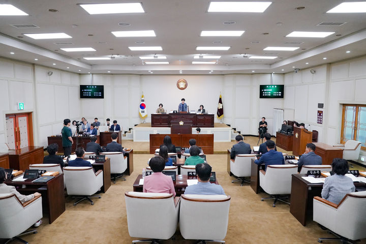 [대구=뉴시스] 대구시 수성구의회는 9일 본회의장에서 제2차 본회의를 열고 15일간 진행된 제271회 임시회를 마무리했다. (사진 = 대구시 수성구의회 제공) 2025.09.09. photo@newsis.com *재판매 및 DB 금지