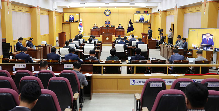 [서산=뉴시스] 서산시의회가 9일 시의회 본회의장에서 제308회 임시회 제1차 본회의를 갖고 있다. (사진=서산시의회 제공) 2025.09.09. photo@newsis.com *재판매 및 DB 금지