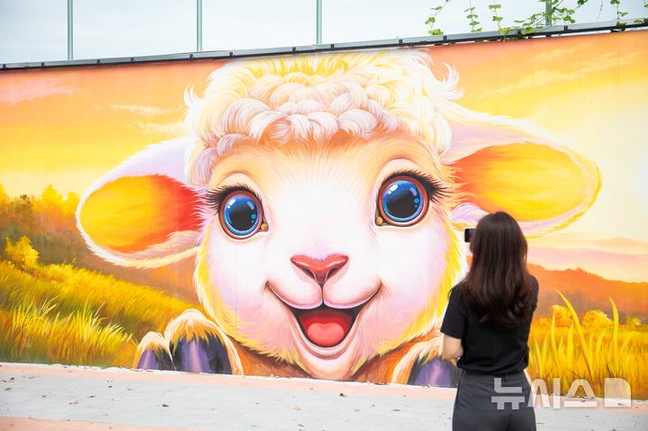 [평택=뉴시스] 평택호 벽화 모습. (사진=평택시 제공) 2025.09.09. photo@newsis.com 
