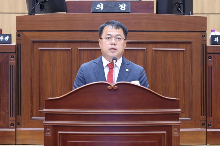 [보은=뉴시스] 충북 보은군의회 성제홍 의원이 9일 본회의장에서 411회 임시회 5분 자유발언을 하고 있다. 성 의원은 보은군 도시 브랜드 인지도 향상 방안을 제안했다. (사진=보은군의회 제공) 2025.09.09. photo@newsis.com *재판매 및 DB 금지