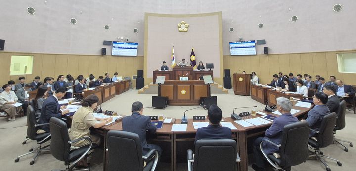 [부산=뉴시스] 9일 기장군의회는 제2차 본회의를 열고 제290회 임시회를 마무리하고 있다. (사진=기장군의회 제공) 2025.09.09. photo@newsis.com *재판매 및 DB 금지