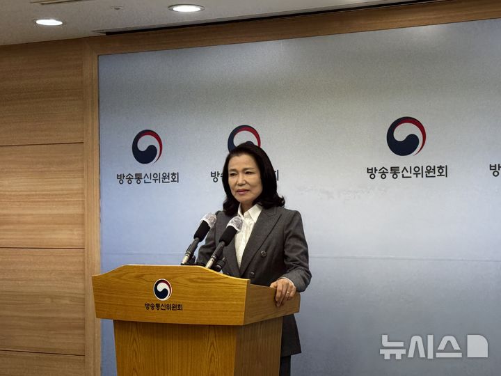 [과천=뉴시스]이진숙 방송통신위원장이 9일 정부과천청사 방송통신위원회 기자실에서 정부의 방통위 폐지 방침과 관련한 입장을 표명하고 있다. (사진=심지혜 기자)