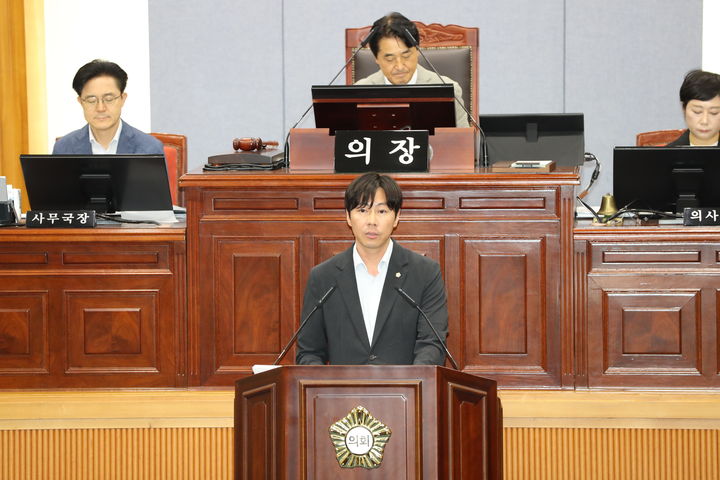 [울산=뉴시스] 5분 자유발언에 나선 김대영 울산 남구의회 의원. (사진=울산 남구의회 제공) 2025.09.09. photo@newsis.com *재판매 및 DB 금지