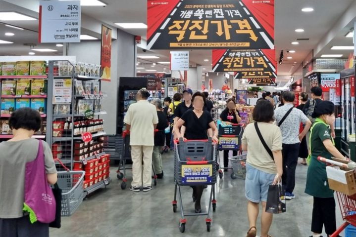 [서울=뉴시스] 롯데마트는 '초신선 페스타'를 개최하고 초가을 제철 먹거리를 최대 60% 저렴하게 선보인다고 10일 밝혔다. (사진=롯데마트 제공) *재판매 및 DB 금지