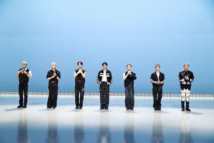 [서울=뉴시스] 그룹 올아워즈는 9일 서울 마포구 MBC 신사옥 공개홀에서 네 번째 미니 앨범 'VCF'(브이시에프) 발매 기념 쇼케이스를 개최했다. (사진=이든엔터테인먼트 제공) 2025.09.09. photo@newsis.com *재판매 및 DB 금지