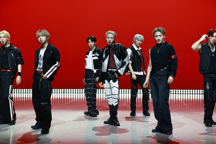 [서울=뉴시스] 그룹 올아워즈는 9일 서울 마포구 MBC 신사옥 공개홀에서 네 번째 미니 앨범 'VCF'(브이시에프) 발매 기념 쇼케이스를 개최했다. (사진=이든엔터테인먼트 제공) 2025.09.09. photo@newsis.com *재판매 및 DB 금지