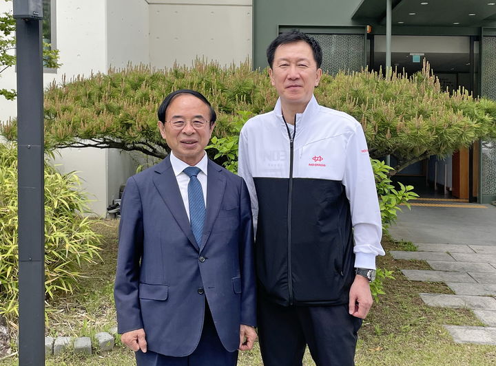 [임실=뉴시스] 9일 임실군은 온느 10월 임실N치즈축제 기간 '박주봉과 함께하는 임실N치즈배 전국 배드민턴대회' 등 8개 종목 체육대회가 동시에 열린다고 밝혔다. 심민 임실군수(왼쪽)와 임실이 고향인 배드민턴 국가대표 박주봉 감독. *재판매 및 DB 금지