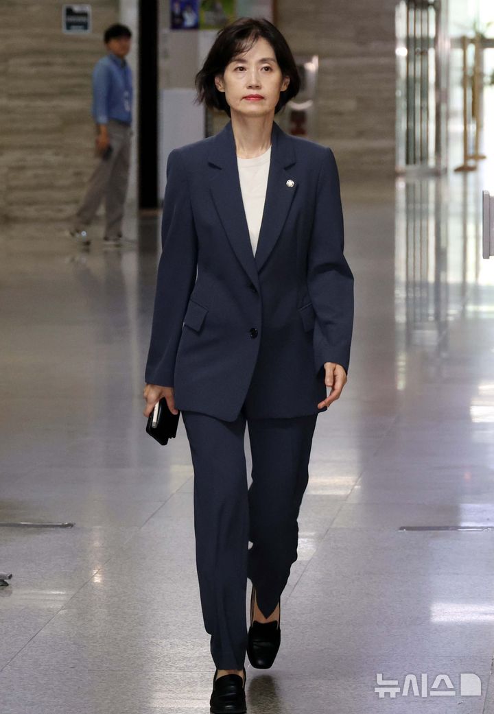 [서울=뉴시스] 조성봉 기자 = 박은정 조국혁신당 의원이 9일 오전 서울 여의도 국회에서 열린 비공개 의원총회에 참석하고 있다. 2025.09.09. suncho21@newsis.com