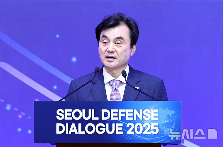 [서울=뉴시스] 최진석 기자 = 안규백 국방부 장관이 9일 오전 서울 중구 소공동 롯데호텔에서 열린 2025 서울안보대화 개회식에서 개회사를 하고 있다. 2025.09.09. myjs@newsis.com