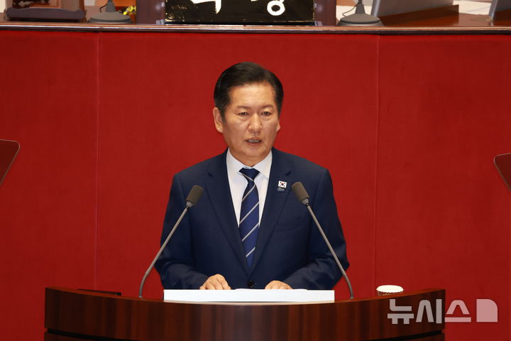 [서울=뉴시스] 고승민 기자 = 정청래 더불어민주당 대표가 9일 서울 여의도 국회에서 열린 제429회국회(정기회) 제2차 본회의에서 교섭단체 대표연설을 하고 있다. 2025.09.09. kkssmm99@newsis.com