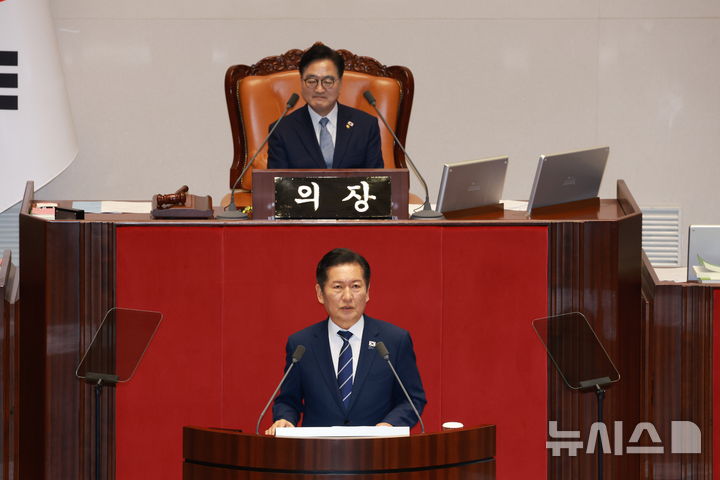 [서울=뉴시스] 고승민 기자 = 정청래 더불어민주당 대표가 9일 서울 여의도 국회에서 열린 제429회국회(정기회) 제2차 본회의에서 교섭단체 대표연설을 하고 있다. 2025.09.09. kkssmm99@newsis.com