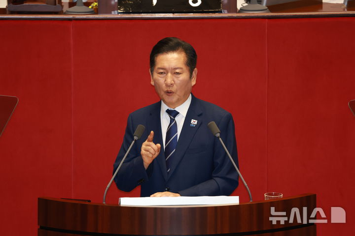 [서울=뉴시스] 고승민 기자 = 정청래 더불어민주당 대표가 9일 서울 여의도 국회에서 열린 제429회국회(정기회) 제2차 본회의에서 교섭단체 대표연설을 하고 있다. 2025.09.09. kkssmm99@newsis.com