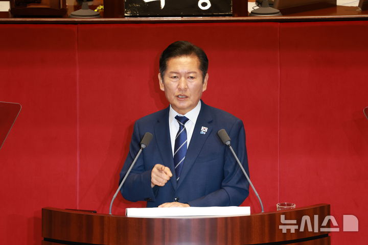 [서울=뉴시스] 고승민 기자 = 정청래 더불어민주당 대표가 9일 서울 여의도 국회에서 열린 제429회국회(정기회) 제2차 본회의에서 교섭단체 대표연설을 하고 있다. 2025.09.09. kkssmm99@newsis.com