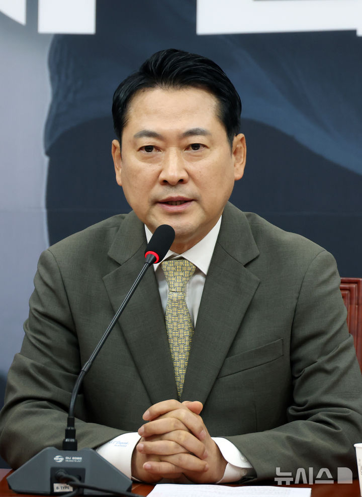 [서울=뉴시스] 고승민 기자 = 장동혁 국민의힘 대표가 9일 서울 여의도 국회에서 정청래 더불어민주당 대표 교섭단체연설 관련 입장 발표를 하고 있다. 2025.09.09. kkssmm99@newsis.com