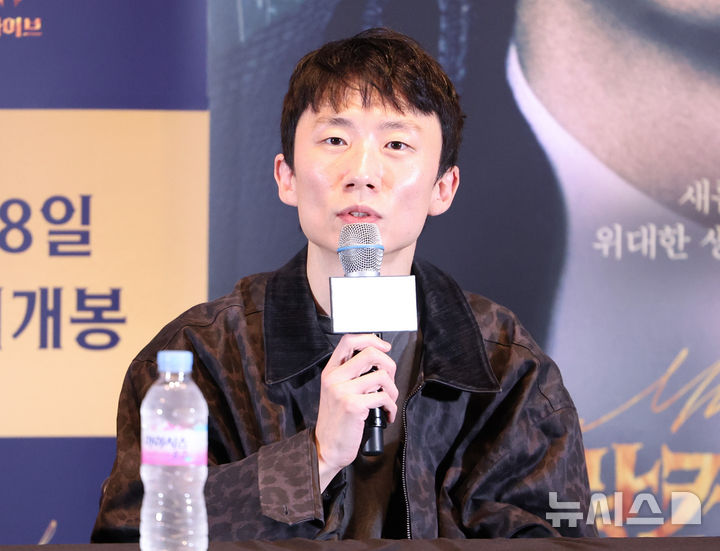 [서울=뉴시스] 황준선 기자 = 박재석 감독이 9일 서울 성동구 메가박스 성수점에서 열린 ‘프랑켄슈타인 : 더 뮤지컬 라이브‘ 개봉 기자간담회에서 인사말을 하고 있다. 2025.09.09. hwang@newsis.com