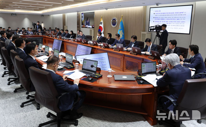 [서울=뉴시스] 고범준 기자 = 이재명 대통령이 9일 서울 용산 대통령실 청사에서 열린 제41회 국무회의에서 발언하고 있다. 2025.09.09. bjko@newsis.com