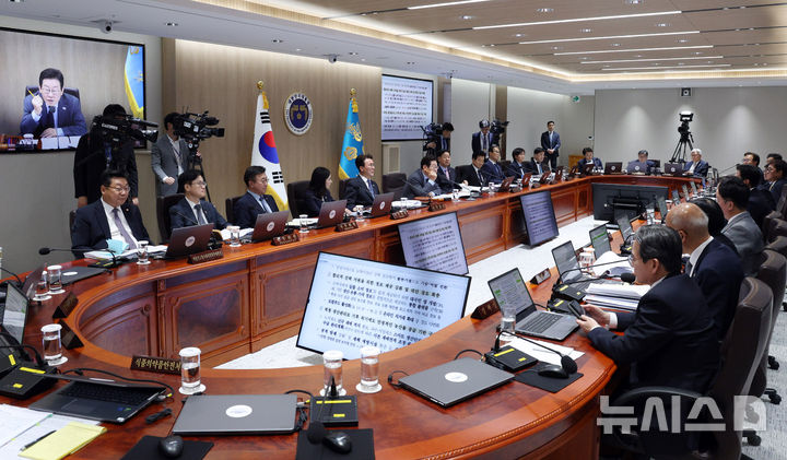 [서울=뉴시스] 고범준 기자 = 이재명 대통령이 9일 서울 용산 대통령실 청사에서 열린 제41회 국무회의에서 발언하고 있다. 2025.09.09. bjko@newsis.com