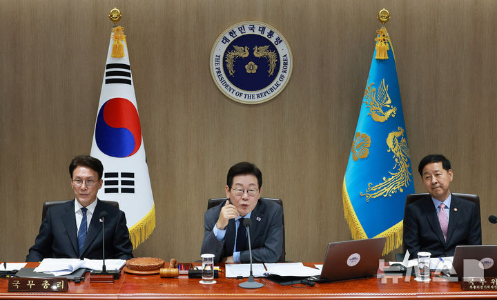 [서울=뉴시스] 고범준 기자 = 이재명 대통령이 9일 서울 용산 대통령실 청사에서 열린 제41회 국무회의에서 발언하고 있다. 2025.09.09. bjko@newsis.com