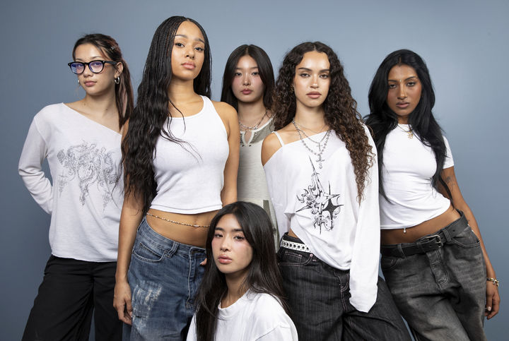 [LA=AP/뉴시스] 왼쪽부터 메간(미국), 마농(스위스), 소피아(필리핀), 윤채(한국), 다니엘라(미국), 라라(미국). 캣츠아이 멤버들. 