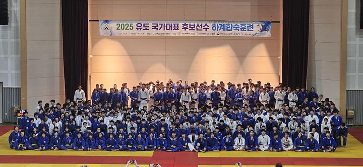 [안동=뉴시스] 지난 여름 구미에서 전지훈련을 하고 있는 유도 선수단. (사진=경북도 제공) 2025.09.10 photo@newsis.com *재판매 및 DB 금지