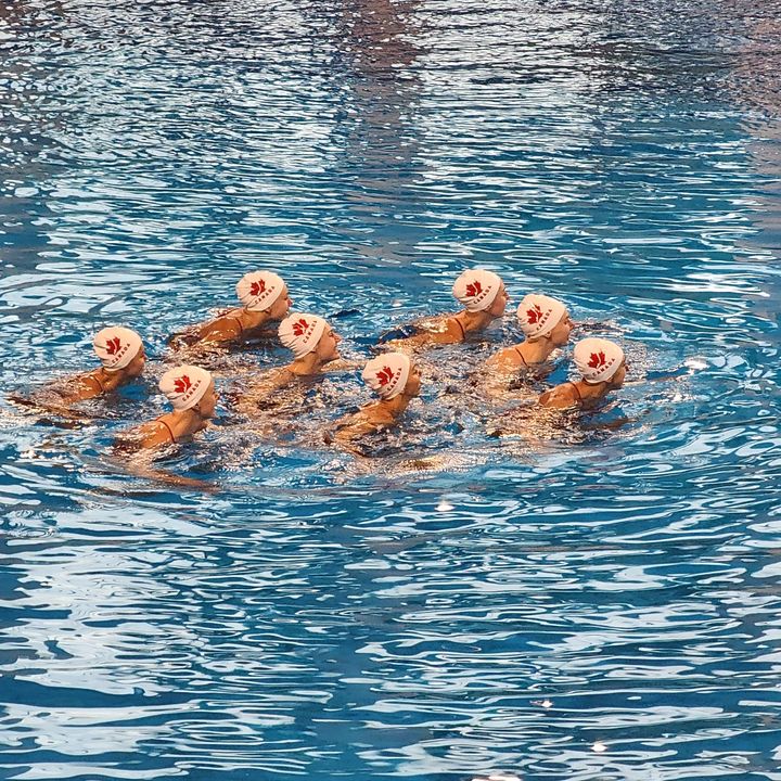 [안동=뉴시스] 김천시 수영장에서 전지훈련을 하고 있는 아티스틱스위밍 선수들. (사진=경북도 제공) 2025.09.10 photo@newsis.com *재판매 및 DB 금지