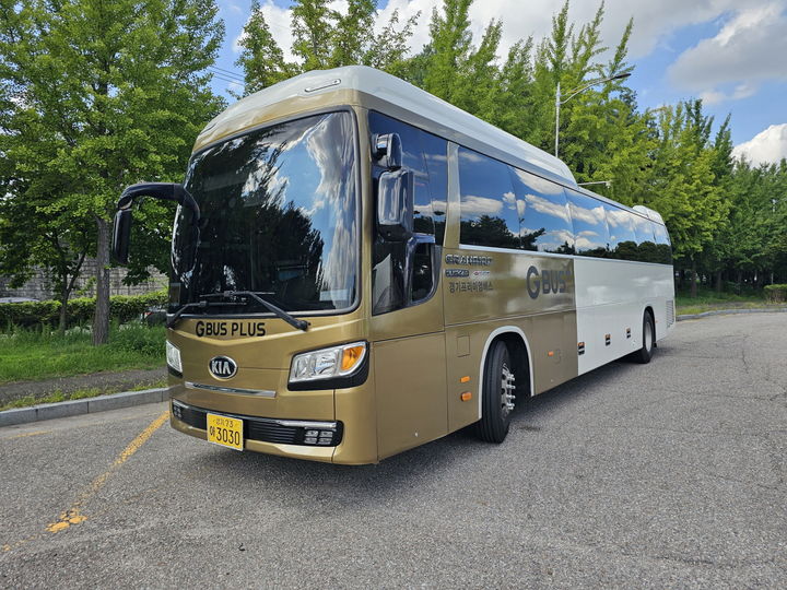 [수원=뉴시스] 경기 프리미엄버스 P5342. (사진=수원시 제공) 2025.09.10. photo@newsis.com *재판매 및 DB 금지