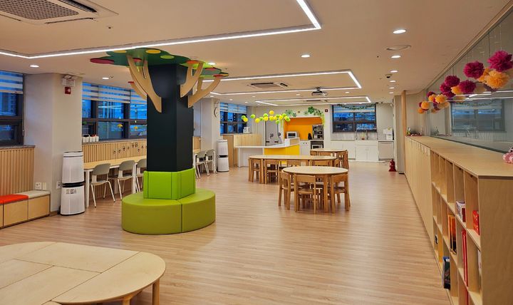 [광명=뉴시스] 경기 광명시 철산2동 생활문화복합센터 3층에 설치된 '철산행복누리 다함께돌봄센터' 내부. (사진=광명시 제공) 2025.09.10. photo@newsis.com *재판매 및 DB 금지