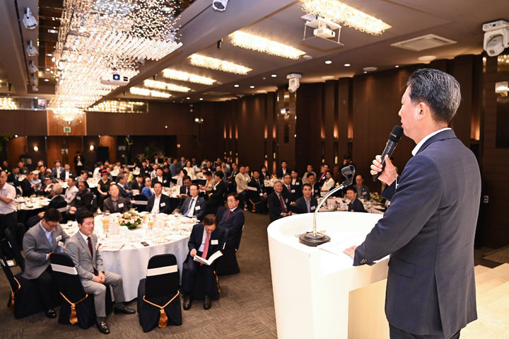 [구미=뉴시스] 투자환경 설명하는 김장호 구미시장. (사진=구미시 제공) 2025.09.10 photo@newsis.com *재판매 및 DB 금지
