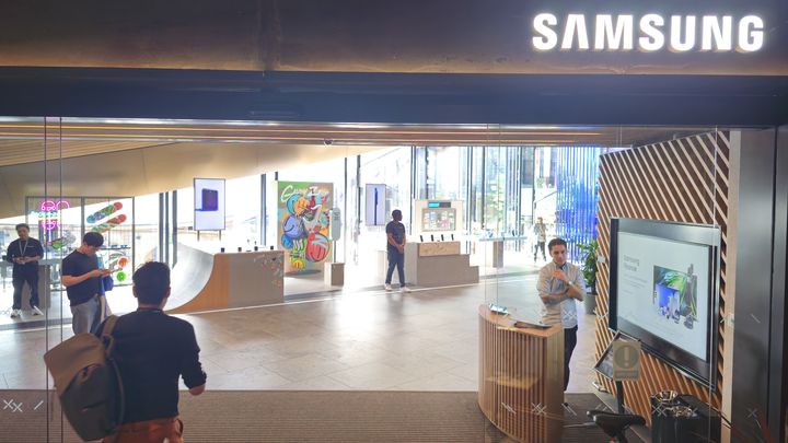 [런던=뉴시스]영국 런던에 위치한 '삼성 킹스크로스' 입구 photo@newsis.com *재판매 및 DB 금지