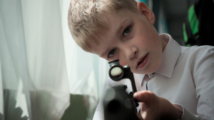 [수원=뉴시스] 개막작 '푸틴에 반대하는 모든 사람'. (사진=경기도 제공) 2025.09.10. photo@newsis.com *재판매 및 DB 금지