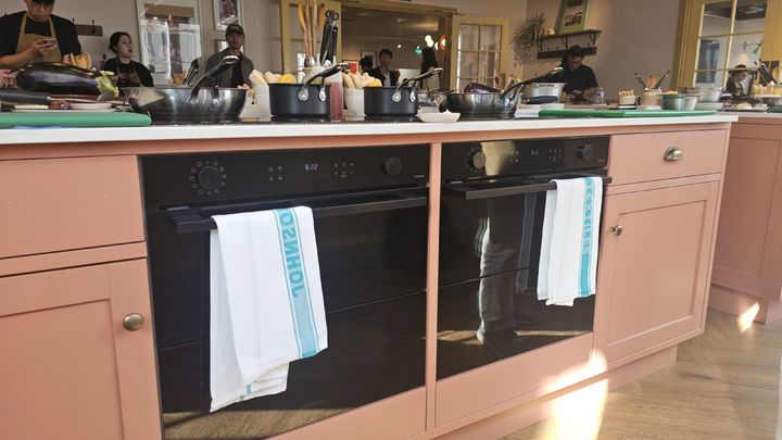 [런던=뉴시스]삼성전자는 '제이미 올리버 키친 스튜디오'와 AI(인공지능) 기반 주방 가전과 솔루션 협업을 진행 중이라고 11일 밝혔다. photo@newsis.com  *재판매 및 DB 금지