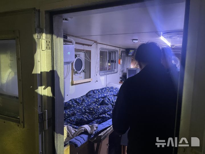 사천해경, 조타실서 흉기 난투극 벌인 선원 2명 검거