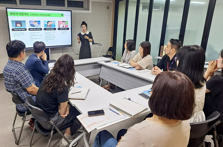 [대전=뉴시스] 조명휘 기자 = 부산 남구와 충북 옥천군 관계자가 10일 대전 대덕구를 방문해 통합돌봄 정책을 살펴보고 있다. (사진= 대덕구 제공) 2025.09.10. photo@newsis.com *재판매 및 DB 금지