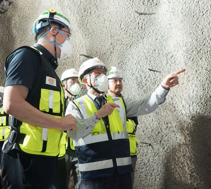 사진 앞줄 오른쪽 첫 번째 정경구 HDC현대산업개발 대표이사. (사진=HDC현대산업개발 제공) *재판매 및 DB 금지