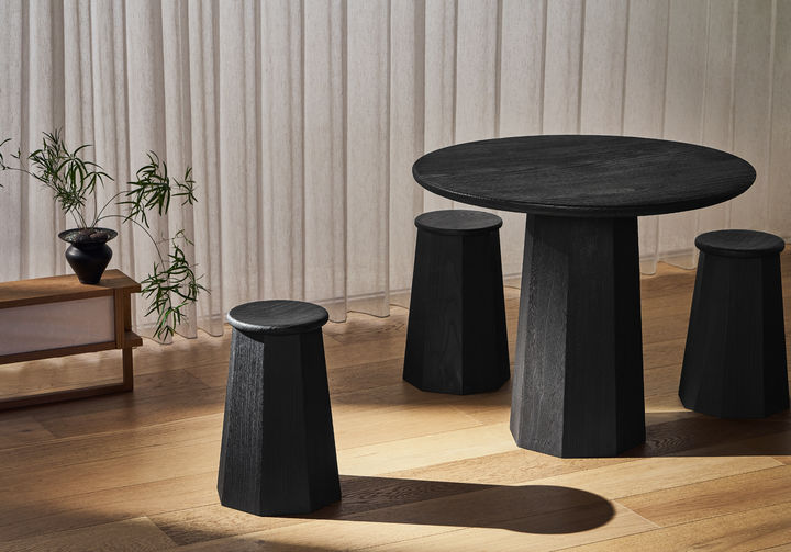 [서울=뉴시스] '더 공예, 더 현대' 전시판매전 리매칭 협업 상품 오동 테이블과 스툴 (사진=국가유산청 제공) 2025.09.10. photo@newsis.com *재판매 및 DB 금지