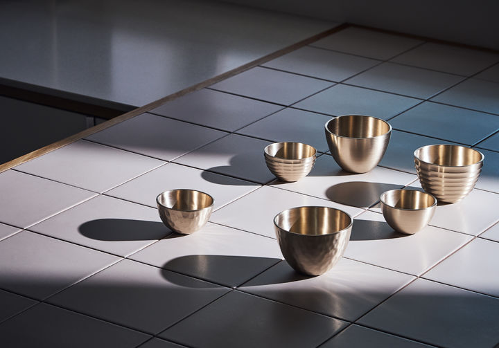 [서울=뉴시스] '더 공예, 더 현대' 전시판매전 리매칭 협업 상품 '소주잔', '막걸리잔' (사진=국가유산청 제공) 2025.09.10. photo@newsis.com *재판매 및 DB 금지