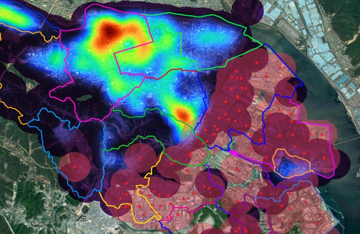 [울산=뉴시스] 울산시 남구가 재난·재해 관련 데이터를 통합해 공간정보 기술로 시각화하는 '재난·재해 대응형 공간정보 안전지도 구축사업'을 본격 추진한다. 사진 왼쪽 상단은 인구 밀집도를, 오른쪽 하단의 붉은 별은 유해화학물질 취급 사업장을 나타낸다. *재판매 및 DB 금지