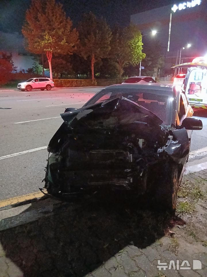 [청주=뉴시스] 사고 차량 (사진= 청주동부소방서 제공) 2025.09.10. photo@newsis.com *재판매 및 DB 금지