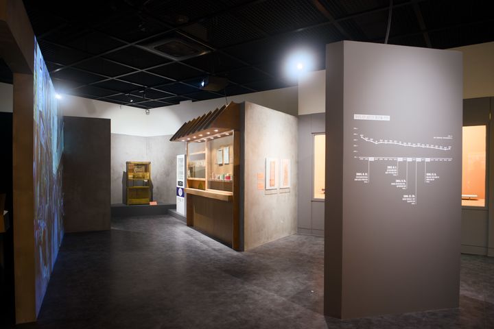 [서울=뉴시스] 국립민속박물관·충주박물관 공동기획전 '연기 위에 지어진 삶, 충주 엽연초 이야기' 전시장 (사진=국립민속박물관 제공) 2025.09.10. photo@newsis.com *재판매 및 DB 금지