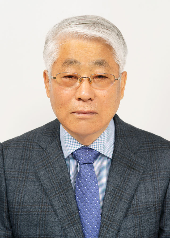 [거제=뉴시스] 신정철 기자= 경남 거제시는 10일, 시청 중회의실에서 제29회 거제시민상 심사위원회(위원장 민기식 부시장)를 개최해 산업경제·지역개발 부문에 대일수산 이정태(78) 대표이사를 제29회 거제시민상 수상자로 선정했다.사진은 대일수산 이정태(78) 대표이사 프로필.(사진=거제시 제공).2025.09.10. photo@newsis.com *재판매 및 DB 금지