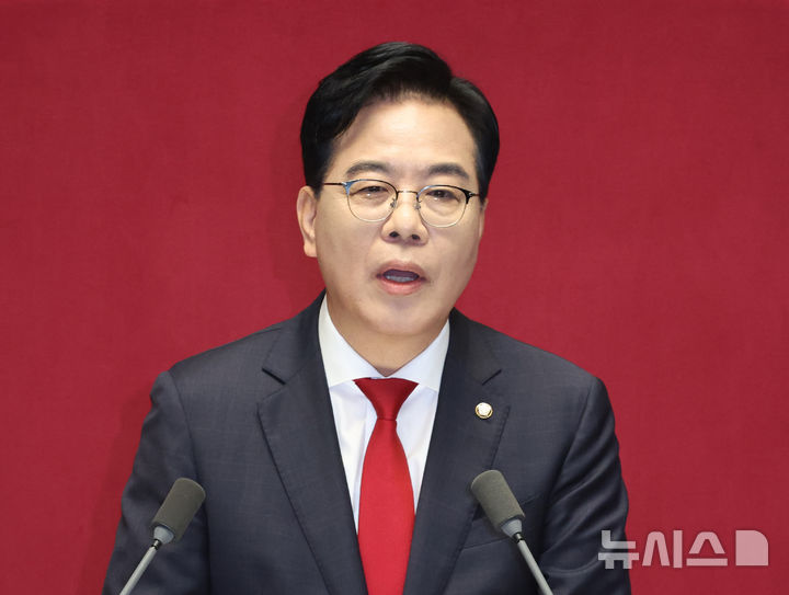 [서울=뉴시스] 김금보 기자 = 송언석 국민의힘 원내대표가 10일 오전 서울 여의도 국회에서 열린 제429회국회(정기회) 제3차 본회의에서 교섭단체 대표연설을 하고 있다. 2025.09.10. kgb@newsis.com