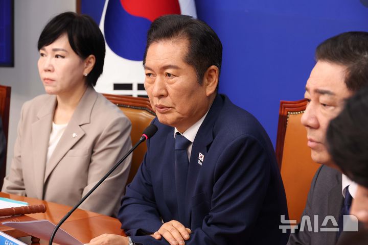 [서울=뉴시스] 조성봉 기자= 정청래 더불어민주당 대표가 지난 10일 오전 서울 여의도 국회에서 열린 최고위원회의에서 발언을 하고 있다. 2025.09.10. suncho21@newsis.com