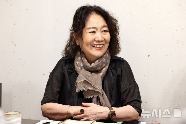 [서울=뉴시스] 박진희 기자 = 문정희 국립한국문학관 관장이 10일 서울 중구 한 식당에서 언론간담회를 하고 있다. 이날 간담회는 올해 대한민국 문학 축제에서 지역문학관과 협력 사업에 관한 간담회 자리이다. 2025.09.10. pak7130@newsis.com