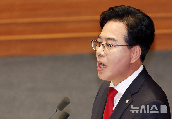 [서울=뉴시스] 김명년 기자 = 송언석 국민의힘 원내대표가 10일 오전 서울 여의도 국회에서 열린 제249회국회(정기회) 제3차 본회의에서 교섭단체 대표연설을 하고 있다. 2025.09.10. kmn@newsis.com