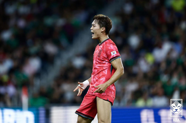 [서울=뉴시스] 축구대표팀 오현규가 10일(한국 시간) 미국 테네시주 내슈빌 지오디스 파크에서 열린 멕시코와의 평가전에서 골을 넣고 세리머니를 하고 있다. (사진=대한축구협회 제공) 2025.09.10. photo@newsis.com *재판매 및 DB 금지