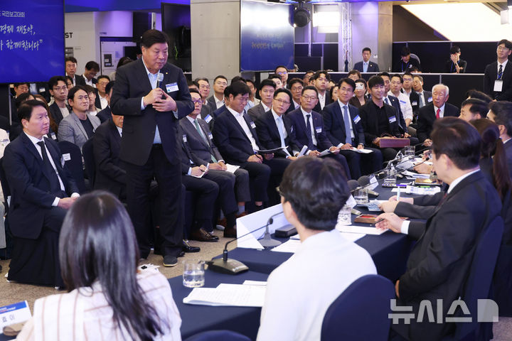 [서울=뉴시스] 고범준 기자 = 서정진 셀트리온 회장이 10일 서울 마포구 프론트원에서 열린 국민성장펀드 보고대회에서 발언하고 있다. (대통령실통신사진기자단) 2025.09.10. bjko@newsis.com